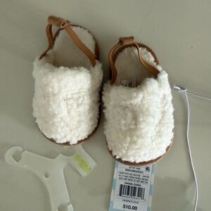 9-12 months sherpa Cream & Tan brown infant Slippers soft elastic strap new 2.5